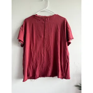 We The Free Free People Womens XS Distressed V-Neck T-Shirt Red Raw Hem Boxy Tee thumbnail 4