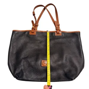 Dooney & Bourke Pebbled Leather Tote Bag Black‎ Old Money Minimalist Classic thumbnail 4
