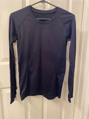 lululemon athletica Black Long-Sleeve Performance Tee thumbnail 6