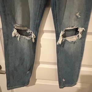 American Eagle Ripped Mom Jeans Blue Size 00 Short thumbnail 3