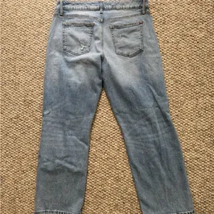 edgely Maurice’s Women’s Size 16 Boyfriend Low Rise Distressed Light Blue Jeans thumbnail 4