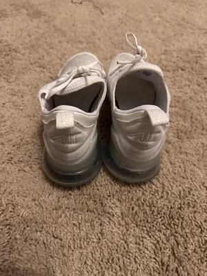 Nike Air Max 270 Shoes thumbnail 3