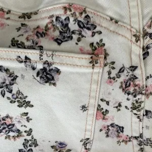 rag & bone Floral Ellie Denim White 24‎ Purple Pink Shorts thumbnail 6