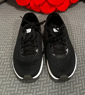 Under Armour black sneakers thumbnail 1
