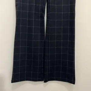 Max Studio Women’s Pants Size Medium thumbnail 4