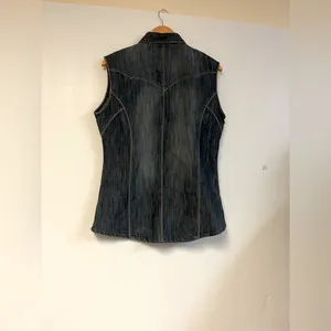Wrangler Women’s Blue Denim Snap Vest – Size M Western Stud Detail Y2K‎ Style thumbnail 2