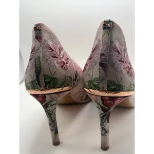 Ted Baker London Pink Floral Satin Pointed Toe Pumps Rose Gold Accents Size 41 thumbnail 6