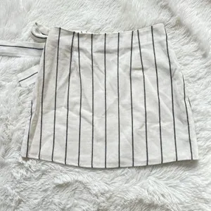 FOREVER 21 White Black Pinstripe Wrap Mini Skirt Size XS Striped Tie Waist Boho thumbnail 4