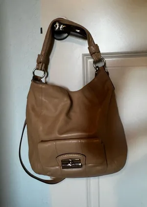 Coach Tan Leather Hobo Bag - Versatile Everyday Shoulder Bag thumbnail 1