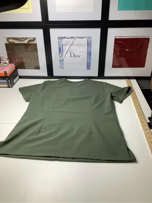 FIGS Casma Three Pocket Medical Scrub Top Olive Green V Neck Women’s Size XS EUC thumbnail 4