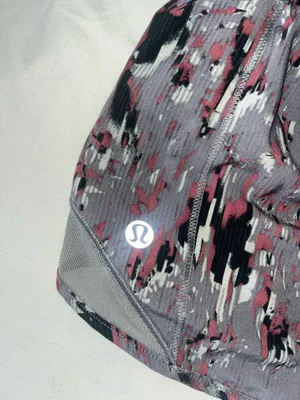Lululemon Hotty Hot 2.5" Shorts thumbnail 3