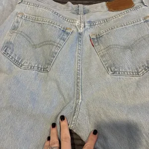 Levis Premium Big E 501 Original Fit Jeans Light Wash Denim Womens W27 L31 (30) thumbnail 14