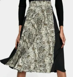 Zara BASIC NWT TRENDY NWT BLACK/front snake print pleated midi skirt S thumbnail 2