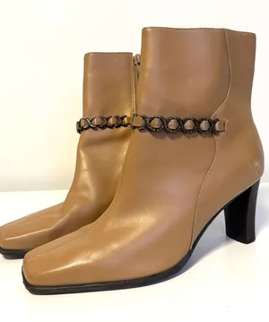 Markon Leather Square Toe Chain Strap Heel Ankle Booties Tan Womens Size 9.5 thumbnail 1