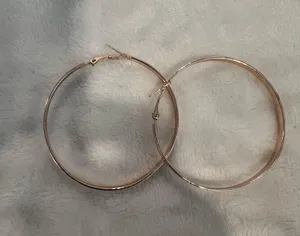 Elegant Gold Hoop Earrings thumbnail 1