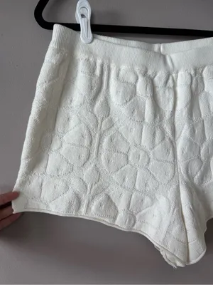 Roller Rabbit x Target NWT Women’s White Terry Embossed Daisy Shorts XL thumbnail 6