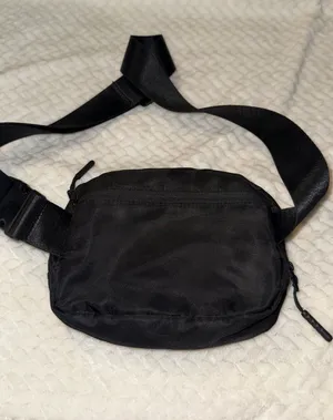Black crossbody pouch thumbnail 1