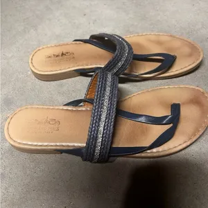 Coach And Four Slip-On Toe Loop Strappy Flat Sandals Blue Rhinestone Size 8.5 thumbnail 2