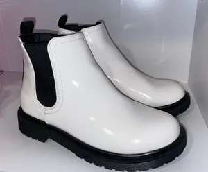 Steve Madden Chelsea Boots thumbnail 1