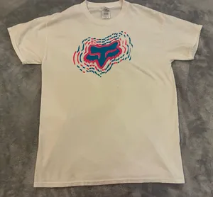 Women’s Gildan Heavy Cotton Short Sleeve Fox White Graphic Logo Tee Size Medium thumbnail 1