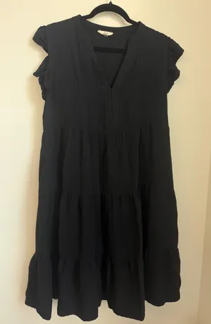 entro Black Tiered V-Neck Midi Dress thumbnail 1