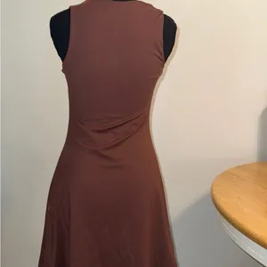 Chic Sleeveless Brown Mini Dress Size 6 thumbnail 5