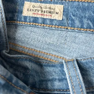 Levi's Women's Premium Wedgie Straight Jeans Medium Wash Blue Size 27 thumbnail 6