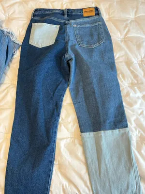 Hollister Ultra High-Rise Mom Jean thumbnail 11