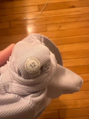 Hotty Lululemon Hot 4" thumbnail 3