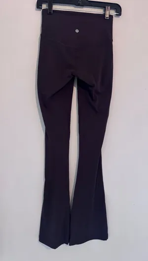 Lululemon Size 4 Align V-Waist Mini-Flare Pant in Espresso thumbnail 4