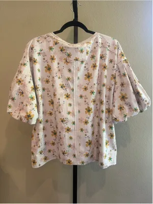 Easel Floral Print Bubble Sleeve Top in Mustard Size S thumbnail 3