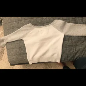 Super cute off the shoulder sweatshirt Size undefined thumbnail 3
