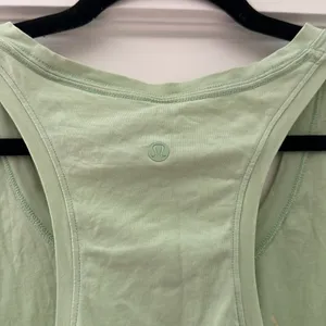 Lululemon Tanktop size 8 pistachio green thumbnail 7