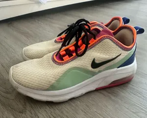 Nike Gym Shoes Women’s thumbnail 1