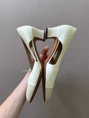 Vintage Salvatore Ferragamo Leather Pumps thumbnail 3