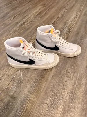 Women’s Nike Blazer Mid Sneakers thumbnail 2