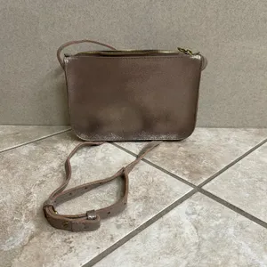 Madewell EUC Metallic Rose Gold Leather Crossbody Bag Zip Top Small Purse Bronze thumbnail 2