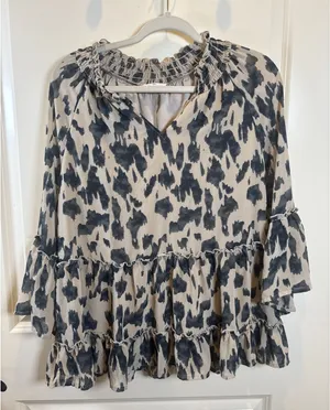 Entro Top Women Size Medium Leopard Tiered‎ Babydoll Blouse Shirt Animal Print thumbnail 1