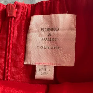 Romeo & Juliet Couture Red Rose Strapless Mini Dress thumbnail 2