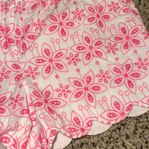 Crown & Ivy Scalloped Shorts Size 8 thumbnail 2