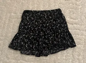 Forever 21 Skort Black White Floral thumbnail 1