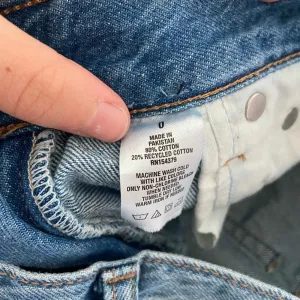 EUC | Aeropostale women’s light wash ripped denim mom shorts‎ — size 0 thumbnail 6