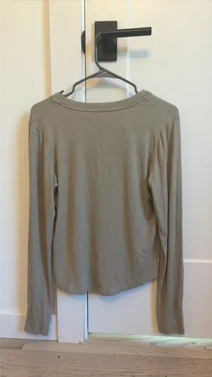 Lululemon Long Sleeve thumbnail 3