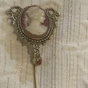 Vintage cameo stick pin brooch Ornate Victorian Style In Gold Creamy White thumbnail 6