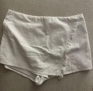 White Skort Size L thumbnail 1