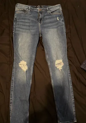 Ultra High-Rise Super Skinny Hollister Jeans thumbnail 1