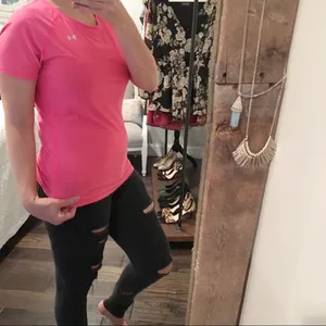 Under Armour medium pink fitted heat-gear gym top thumbnail 6