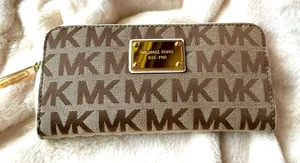 Michael Kors zip around wallet 💵💷💶💰 thumbnail 1