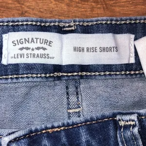 SIGNATURE LEVI STRAUSS 4/27 high rise denim shorts thumbnail 3
