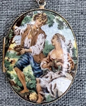 Vintage Fragonard Courting Couple Locket Necklace Oval Glass Engraved‎ Back thumbnail 1
